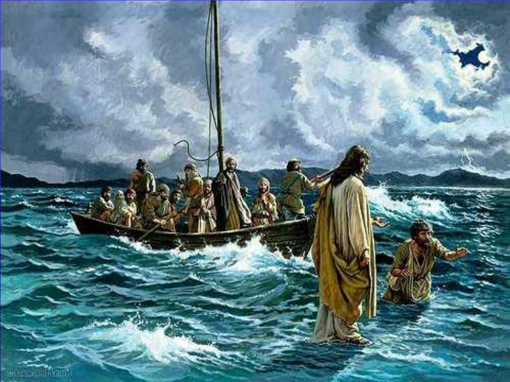 Pedro bajó de la barca y echó a andar sobre el agua, acercándose a Jesús.